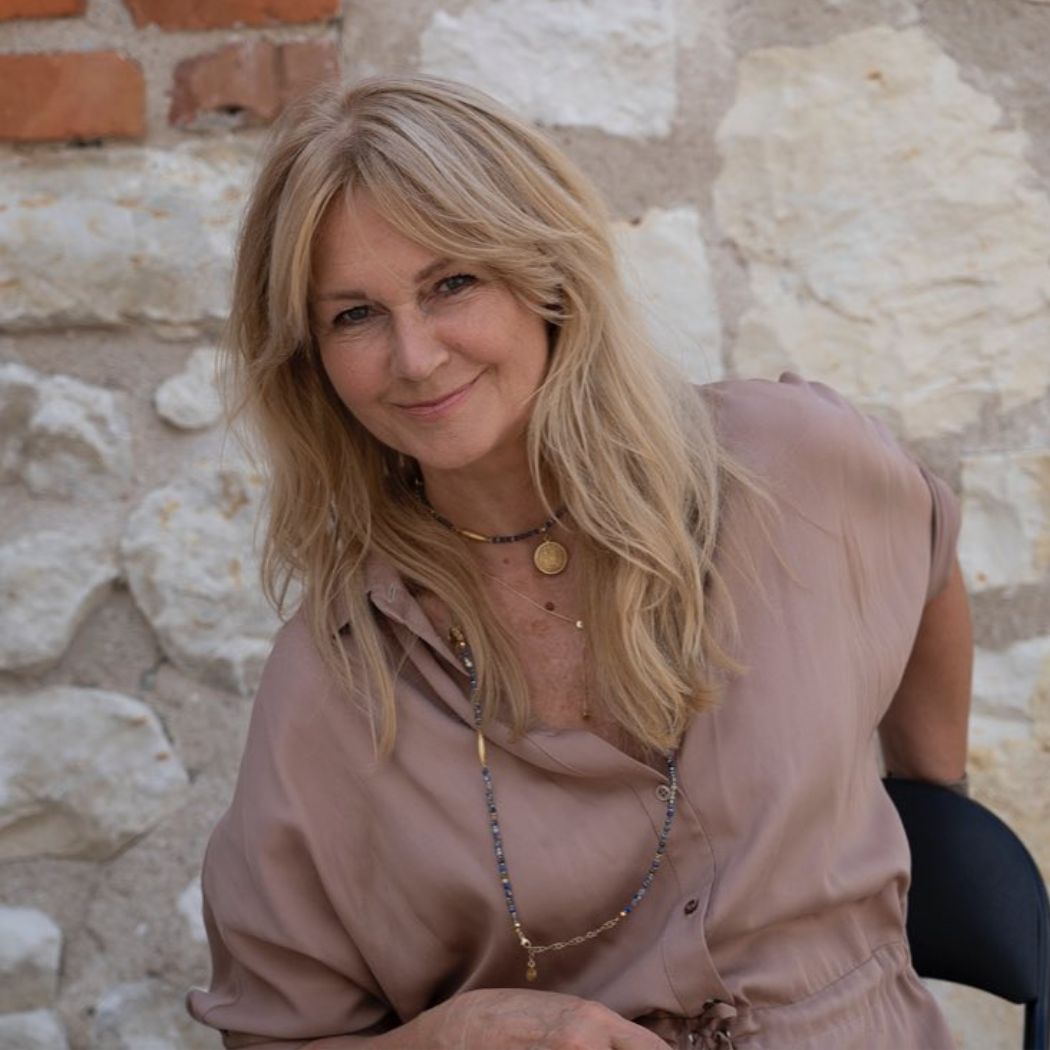 Stylizacje na komunię 2024 ze spodniami. Pomagam ci odwzorować pomysły celebrytek